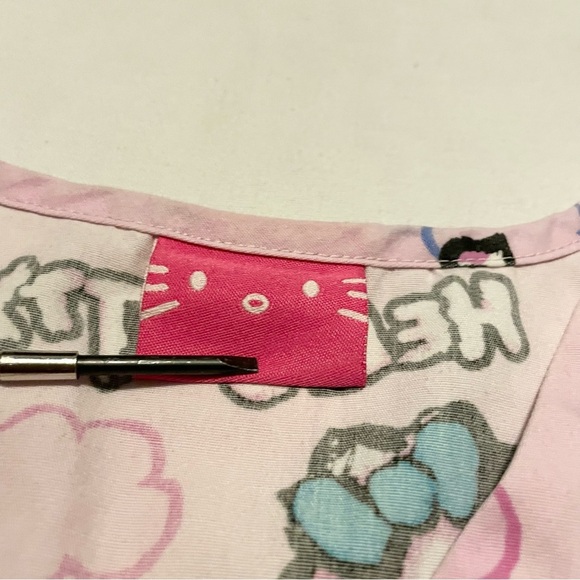 Hello Kitty Pink Scrub Top Tshirt Women’s Size Small - Picture 3 of 15